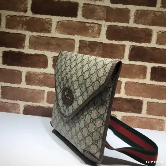 First bag ru GUCCI Neo GG Vintage medium messenger 0514